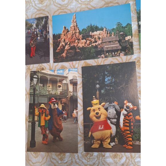 Lot of 8 unused Disneyland Postcards from 1977- Excellent condition - Picture 3 of 8